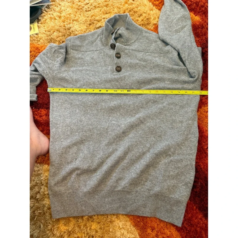 Tahari sweatshirt good